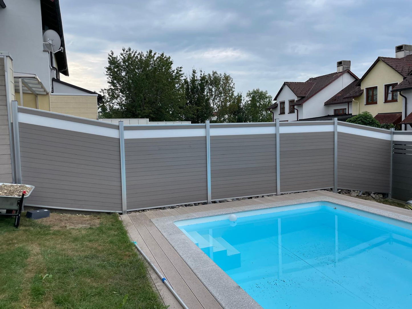 WPC Sichtschutzzaun ENZO Basalt - Style Seidengrau