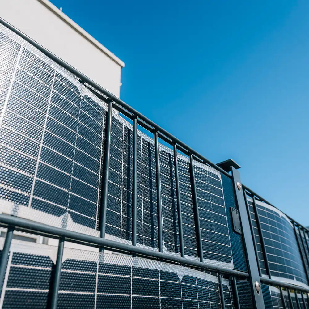 Solar-Balkonkraftwerk für Doppelstabmattenzaun – 800 W steckerfertig (468 Wp)